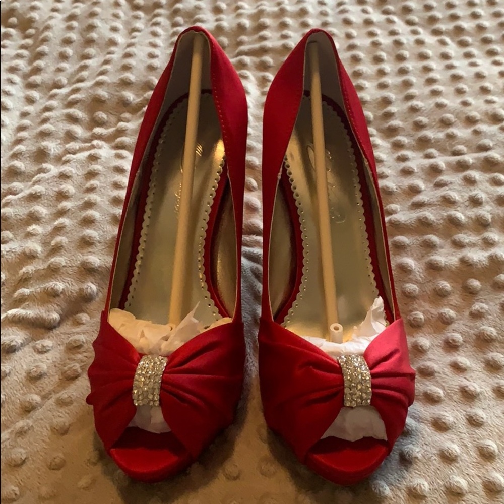 Red Open-Toe Pumps - Picture 2 of 4